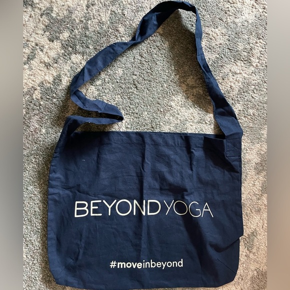 Beyond Yoga Slant Get Enough High Waisted Legging Heather Gray with Tote Bag - Picture 3 of 11